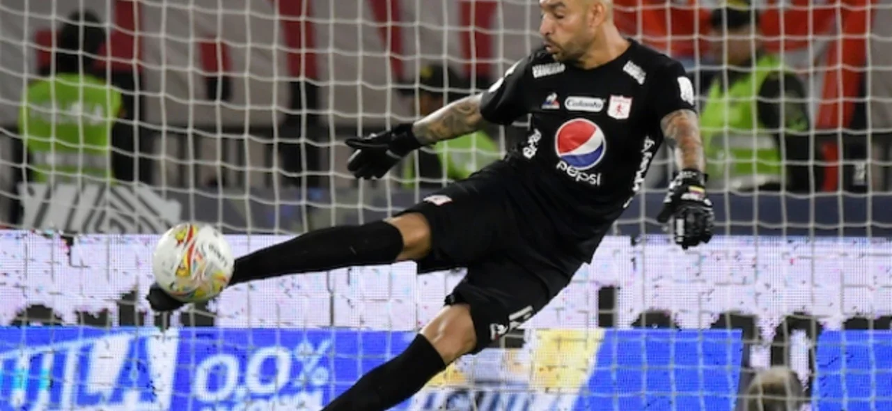 Diego Novoa, arquero de América. / Foto: VizzorImage / Gabriel Aponte