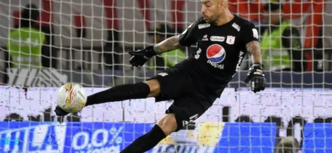 Diego Novoa, arquero de América. / Foto: VizzorImage / Gabriel Aponte