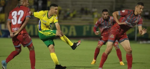 Victoria para Huila 1-0 sobre Tigres -VizzorImage / Sergio Reyes