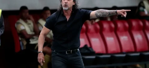 Eduardo Luis resaltó la labor de Leonel Álvarez como entrenador de Águilas Doradas. / Foto: Vizzorimage.