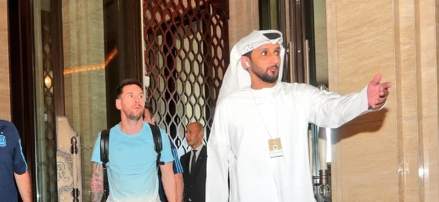 Lionel Messi llegando a Abu Dabi - Foto: AFA