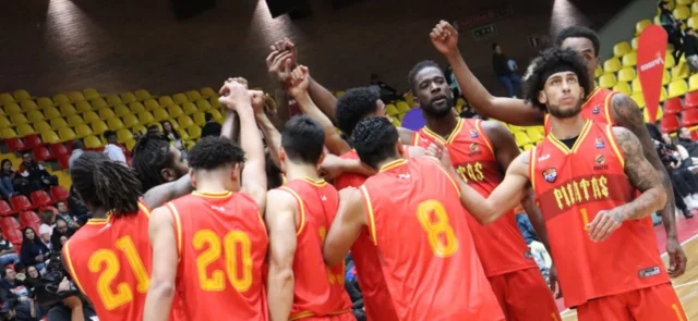 Piratas se impuso ante Titanes e igualó la serie 1-1 en semis. / Foto: PiratasBogota.