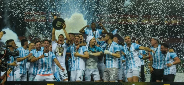Racing campeón. Foto: Twitter/@PasoaPasoRC
