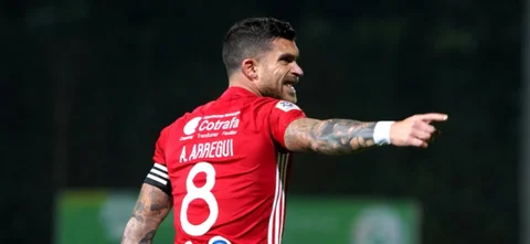 Adrián Arregui fue la figura de Medellín ante América. / VizzorImage - Andrés Rot