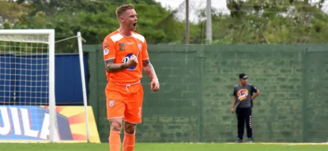 George Saunders es uno de los jugadores que no seguirá en Envigado | Foto: VizzorImage / Andres Felipe Lopez