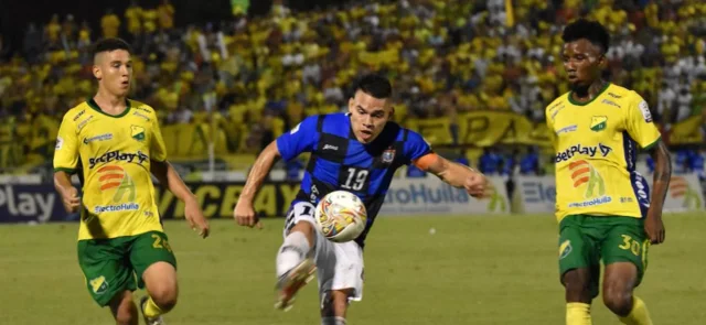 Será el quinto partido entre Huila y Boyacá Chicó en el 2022. / Foto: Vizzorimage.