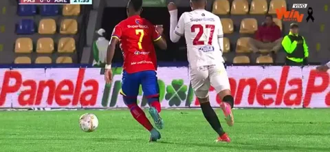 Así fue el potente remate de Estacio al arco de América