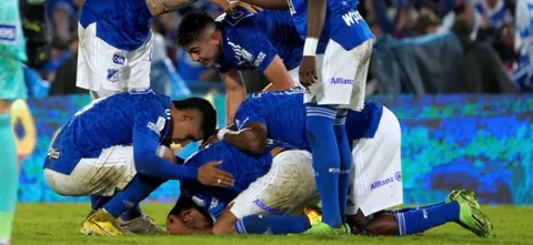 ’Macka’ y su celebración tras el gol del título | Foto: VizzorImage / Andres Rot