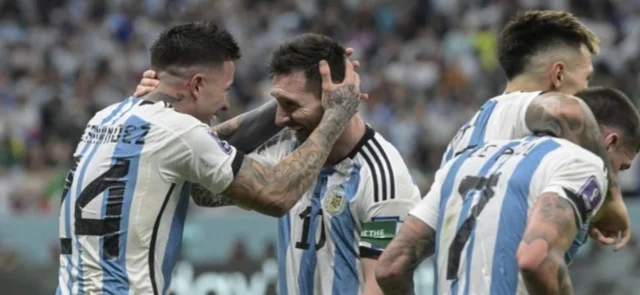 Argentina se juega de nuevo la supervivencia en Catar / AFP