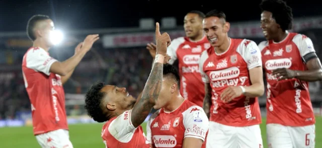 Morelo mantiene viva la ilusión de que Santa Fe sea campeón | Foto: VizzorImage / Luis Ramirez