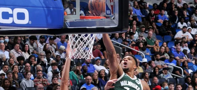 Giannis Antetokounmpo y Jayson Tatum volvieron a brillar / AFP