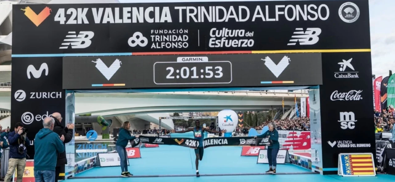 Kelvin Kiptum y Amane Beriso fueron los ganadores de la maratón de Valencia. / Foto: maratonvalencia.