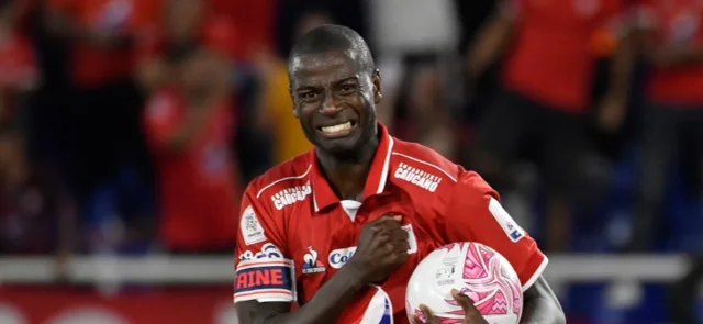 Adrián Ramos es el máximo referente actual de su equipo. Foto: VizzorImage / Gabriel Aponte