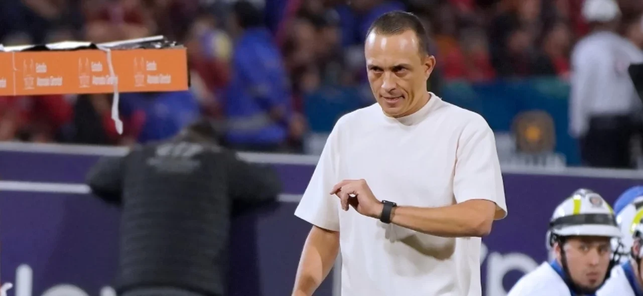 Alejandro Restrepo, DT de Deportivo Pereira. Foto: VizzorImage / Juan Augusto Cardona