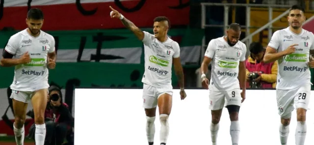 Ayron del Valle hace parte de los jugadores que no seguirán en Once Caldas | Foto: VizzorImage / John Jairo Bonilla