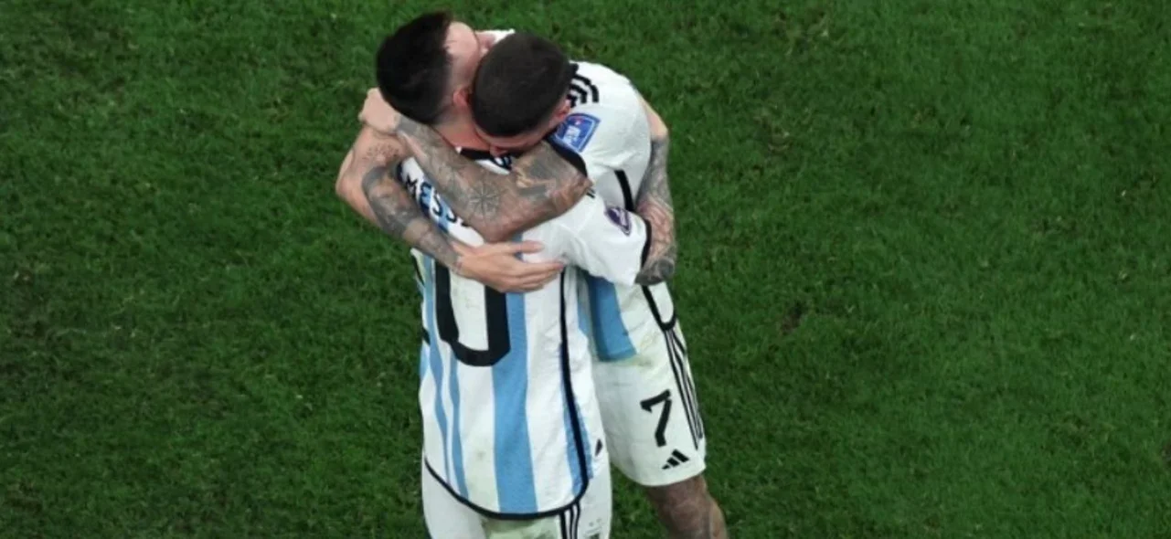 De Paul vivió un momento único con Messi / AFP