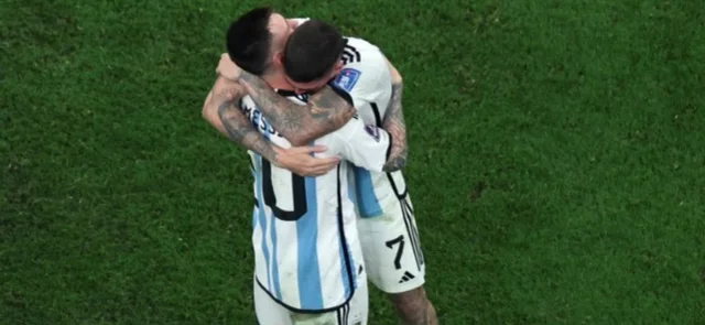 De Paul vivió un momento único con Messi / AFP