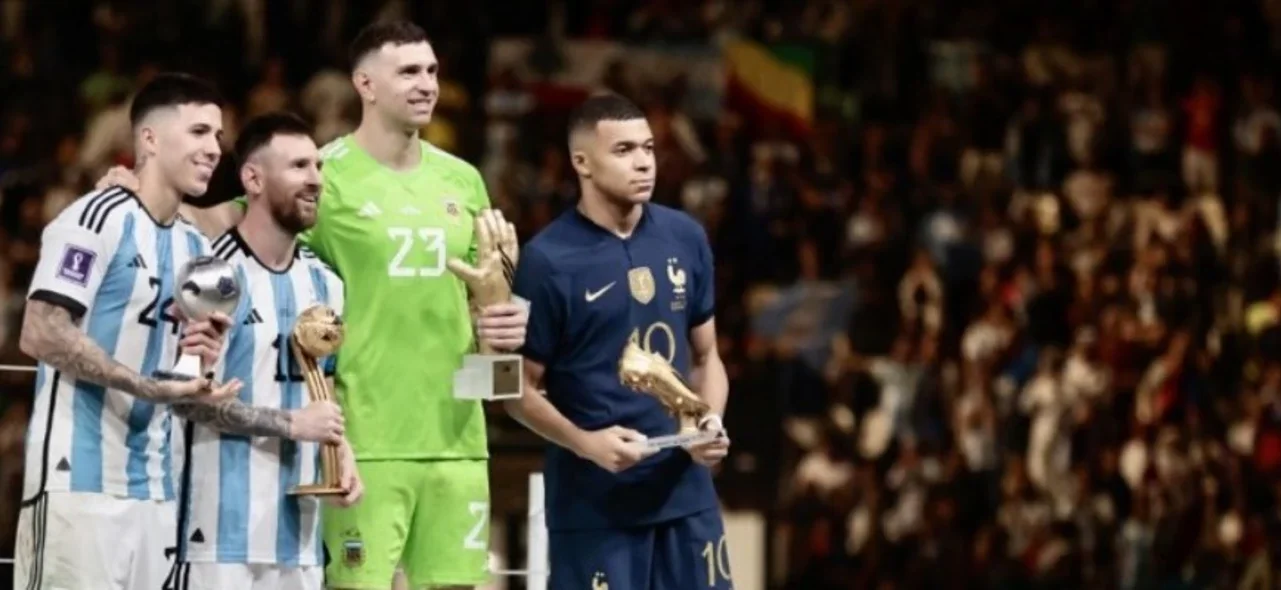 'Dibu' Martínez sigue dando de qué hablar / AFP