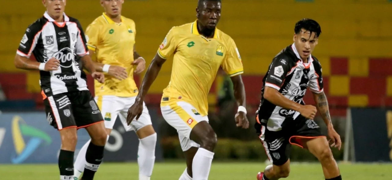 Bucaramanga y Envigado no se hicieron daño. Foto: VizzorImage / Jaime Moreno