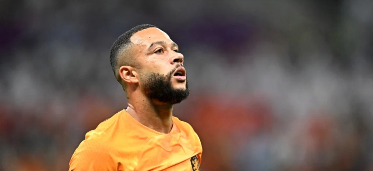 Memphis Depay quiere irse de Barcelona al no tener minutos de juego. Foto: AFP