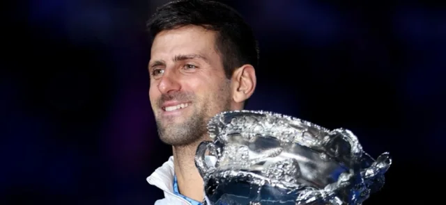 Djokovic ganó su final número 10 en el Abierto de Australia contra Stefanos Tsitsipas. / Foto: AFP.