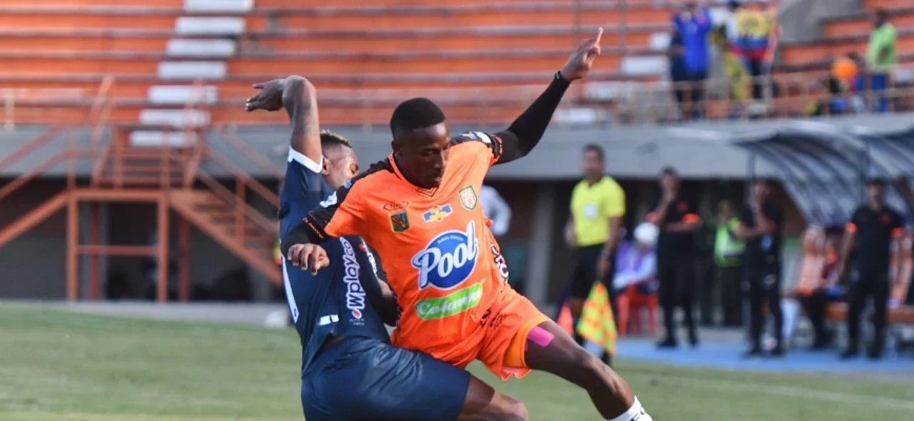 Bucaramanga recibe a Envigado. Foto: VizzorImage / Luis Benavides