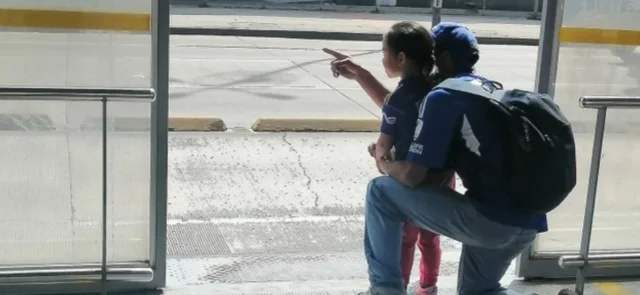 Conoce la historia viral de dos hinchas de Millonarios. / Foto: Twitter.