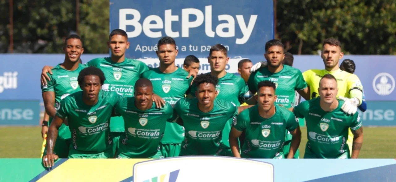 Equidad en los actos protocolarios - Foto: VizzorImage