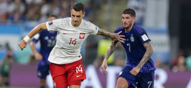 Jakub Kiwior jugó el Mundial de Catar 2022. Foto: AFP