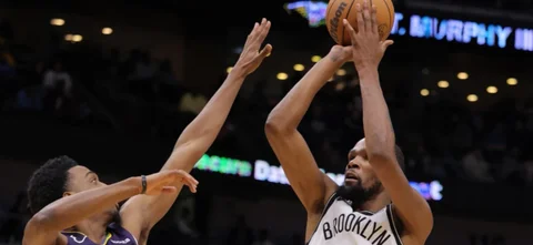 Kevin Durant se reportó con 33 puntos / AFP