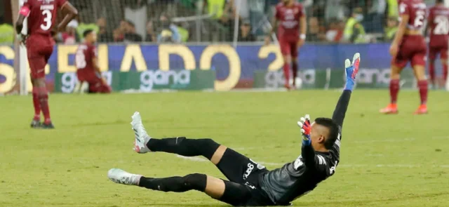 Un nuevo integrante llegaría al arco 'verdolaga' | Foto: VizzorImage / Donaldo Zuluaga