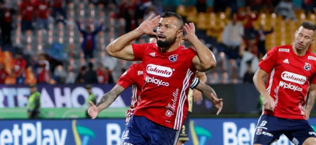 Andrés Cadavid, defensa estrella de Medellín. Foto: VizzorImage / Andrés Álvarez