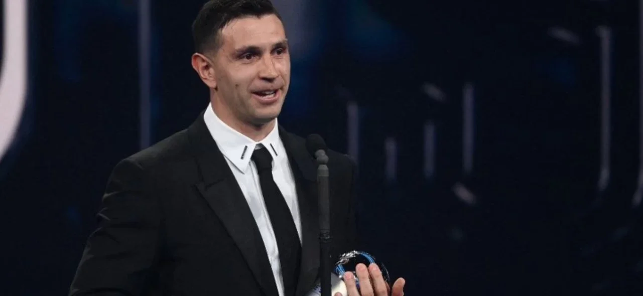 Dibu Martínez ganó el Premio The Best como mejor arquero. / Foto: AFP.