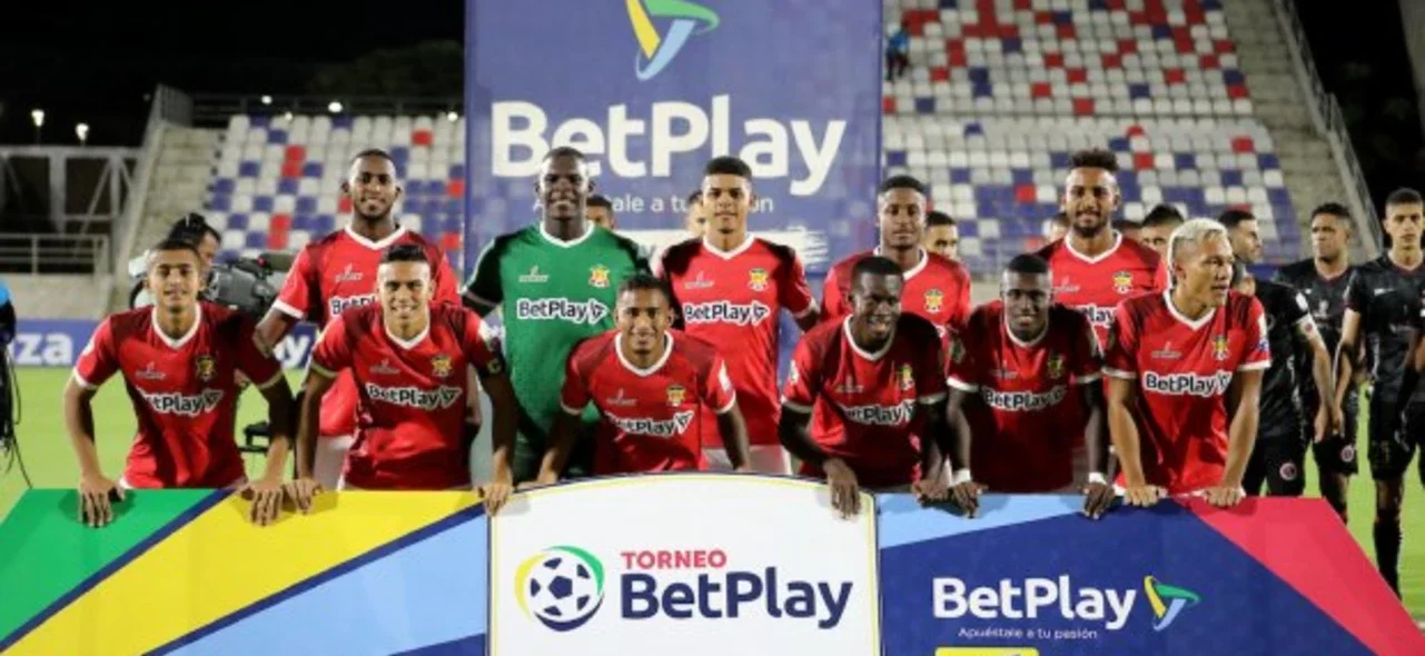 Barranquilla quiso abrir el marcador, pero estaba en posición irregular. / Foto: VizzorImage - Jairo Cassiani Barranquilla quiso abrir el marcador, pero estaba en posición irregular. / Foto: VizzorImage - Jairo Cassiani