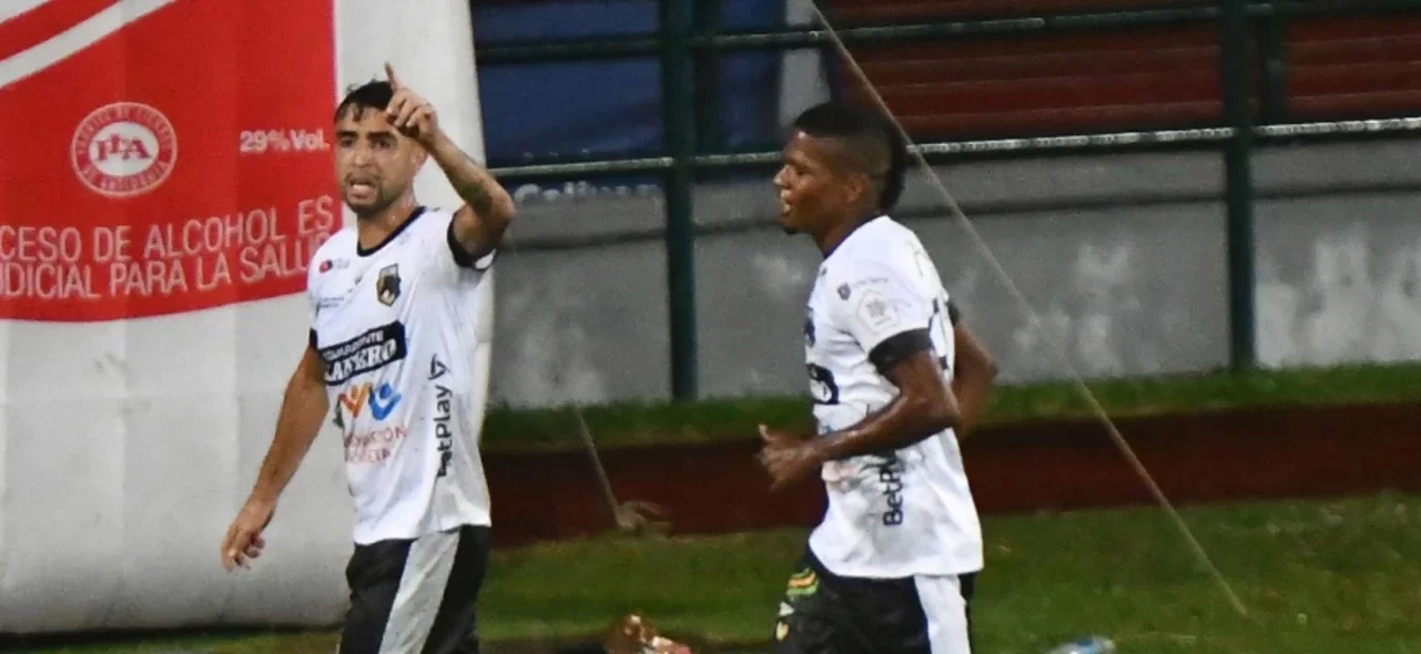 Llaneros le ganó a Leones. Foto: VizzorImage / Luis Benavides