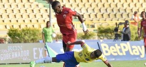 Patriotas desperdicia un gol. / Foto: Vizzorimage.