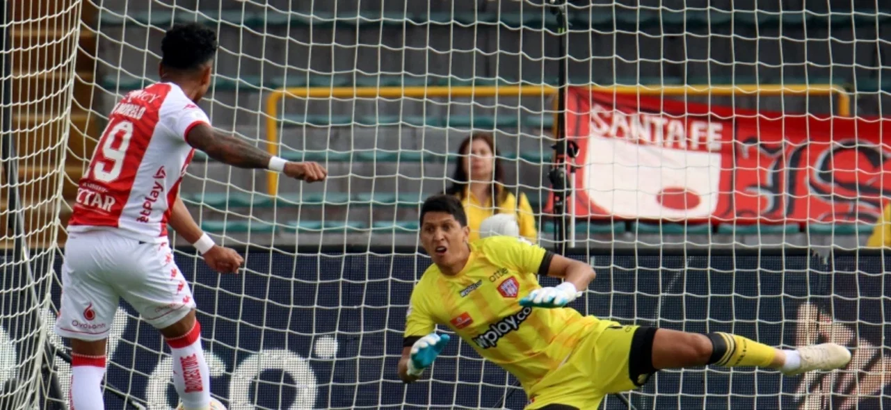 Ramiro Sánchez atajó dos penales a Wilson Morelo. / Foto: VizzorImage - Luis Ramírez
