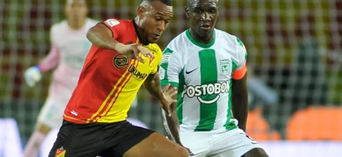 Ángelo Rodríguez y Cristian Zapata, refuerzos de Pereira y Nacional para 2023. /VizzorImage / Ricardo Vejarano