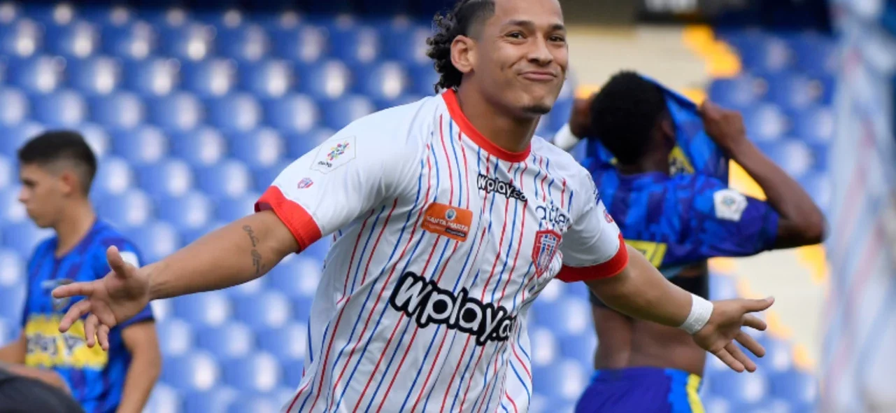 Daiver Vega celebrando el gol del Unión Magdalena en Copa BetPlay