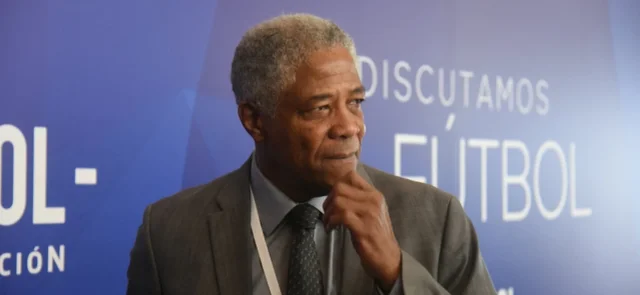 Francisco Maturana presentó problemas de salud / AFP