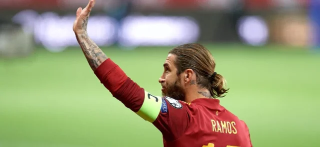 Sergio Ramos, en medio de tristeza, anunció su retiro de la selección española / AFP