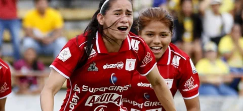 Mariana Muñoz celebra el primer gol del duelo - VizzorImage / Sergio Reyes