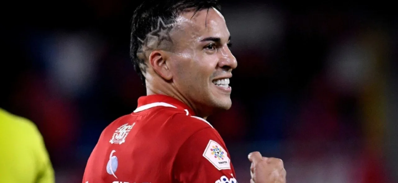 América juega con Santa Fe. Foto: VizzorImage / Nelson Rios