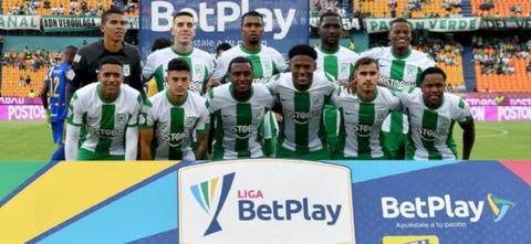 Kevin Mier y su atajada contra Medellín. / Foto: Vizzorimage.