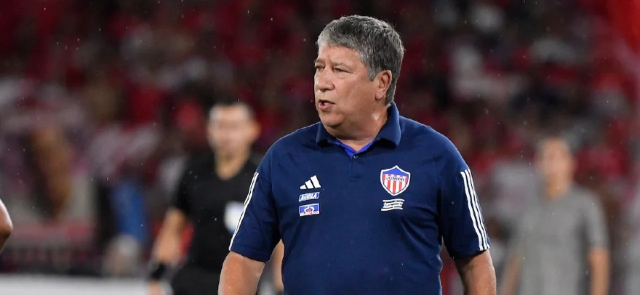 Bolillo Gómez habló sobre lo qué pasa con Junior. / Foto: VizzorImage - Gabriel Aponte