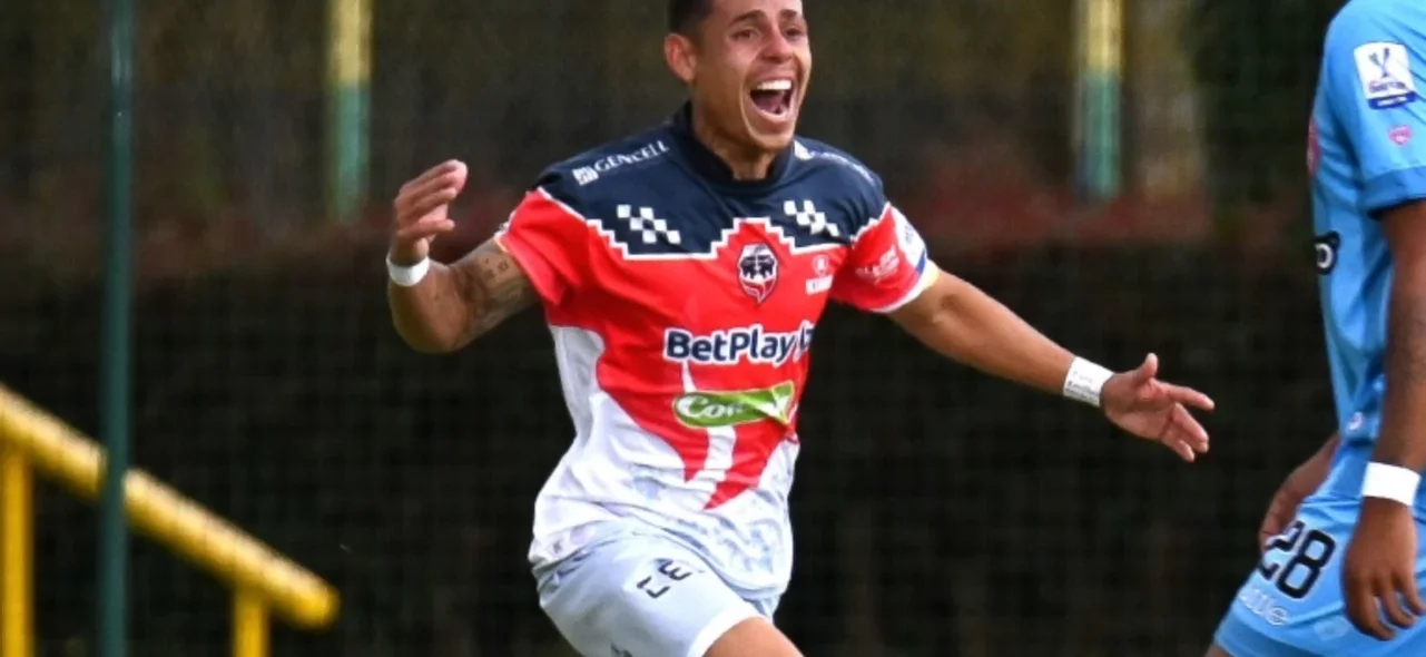 Luis Jiménez tras anotar su gol - VizzorImage / Samuel Norato