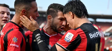 Celebración tras el gol de Jefry Zapata - VizzorImage / Juan P. Bayona