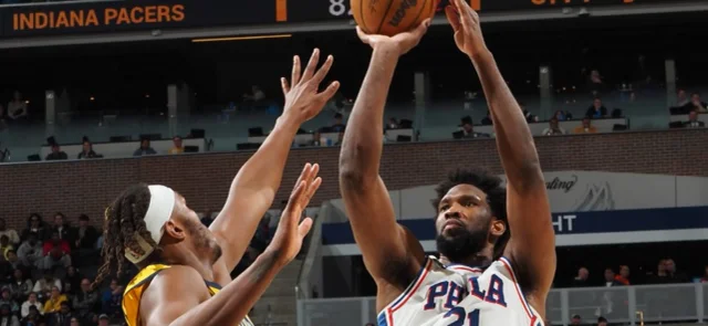 Joel Embiid se desbordó con 31 puntos / AFP