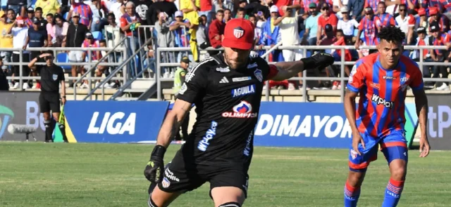 Sebastián Viera fue titular con Junior. / Foto: VizzorImage - Miguel Vermeire Tamer