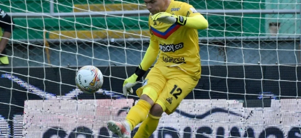 Mira la atajada de Kevin Dawson en Cali contra Millonarios. / Foto: VizzorImage - Gabriel Aponte
